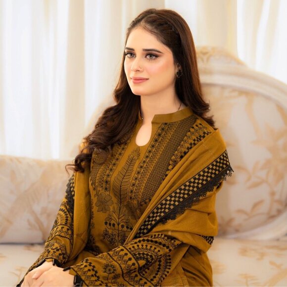 Mustard pakistani kurti Pure cotton with embroidery work with dupatta and pujama - Picture 4 of 9